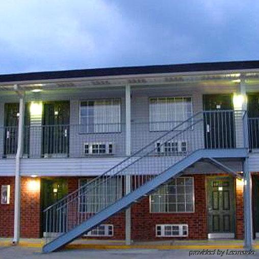 Colonial Motel