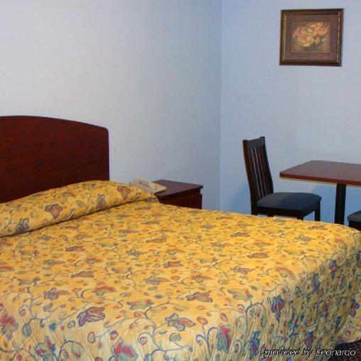 Colonial Motel